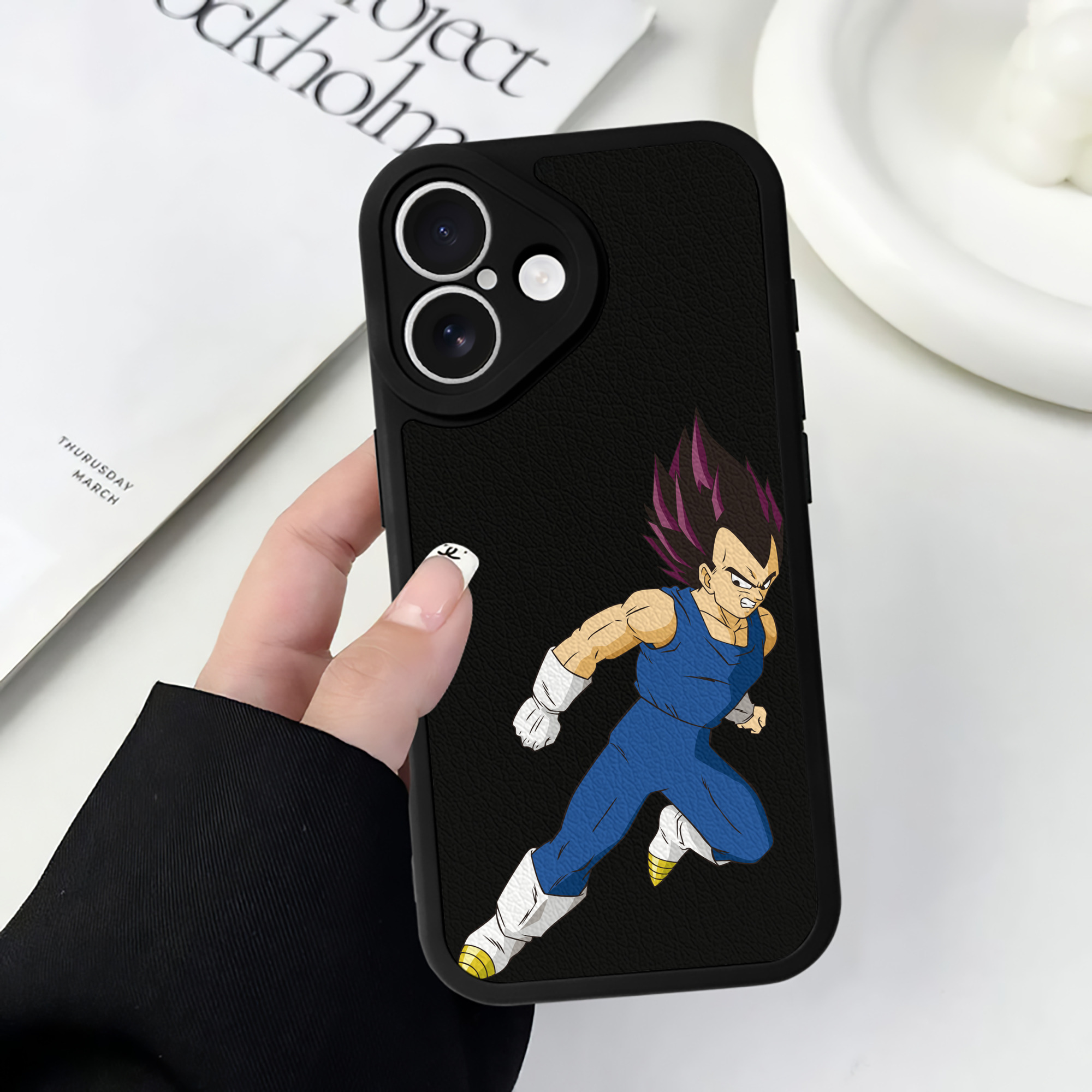 （画像用） ドラゴンボール ベジータ四世（Bejīta Yonsei）DRAGON BALL Vegeta IV 【iPhone 16シリーズ対応】シリコンスマホケース（レザー調） 材質：シリコン